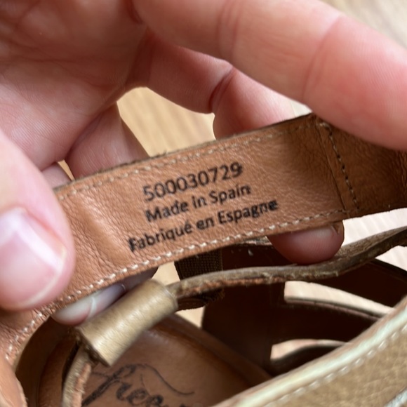 Buckle cutout booties - Picture 8 of 8